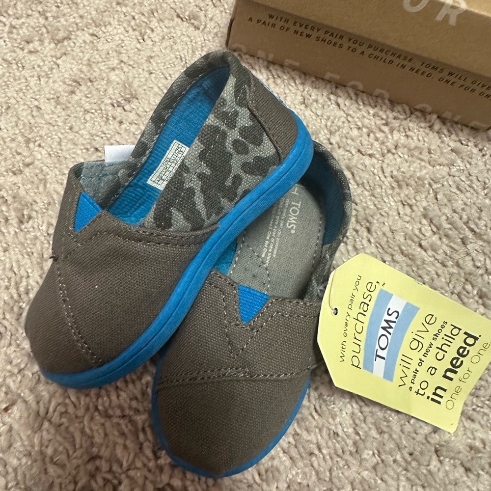 Classic grey camouflage TOMS tiny 6
